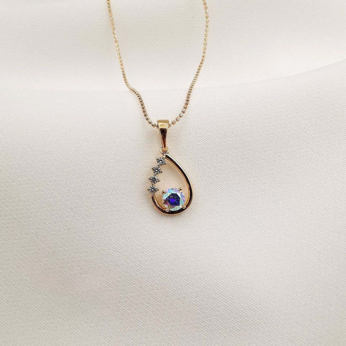 آویز نماد اشک آبی