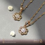 آویز طرح گل مخصوص خانم های با سلیقه - آویز و گردنبند بدل در فروشگاه بدلیجات و زیورالات زینویار
