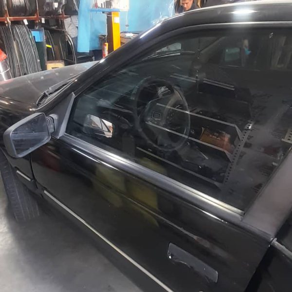 شیشه درب پژو 405