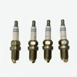 نمای جانبی شمع خودرو بوش مدل FR7DC+8 پایه کوتاه پلاتینیوم بسته چهار عددی